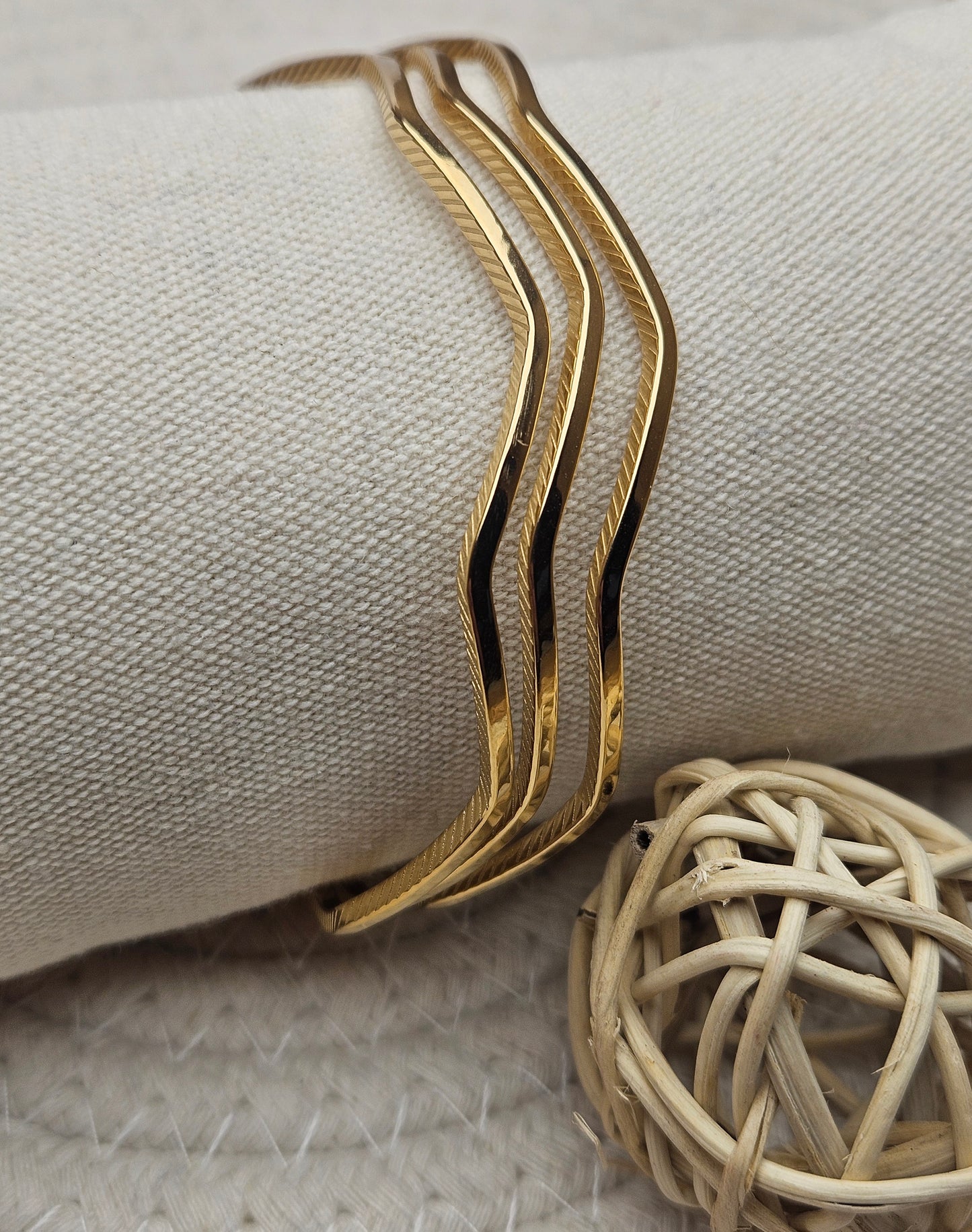 Bracelets joncs ondulé doré