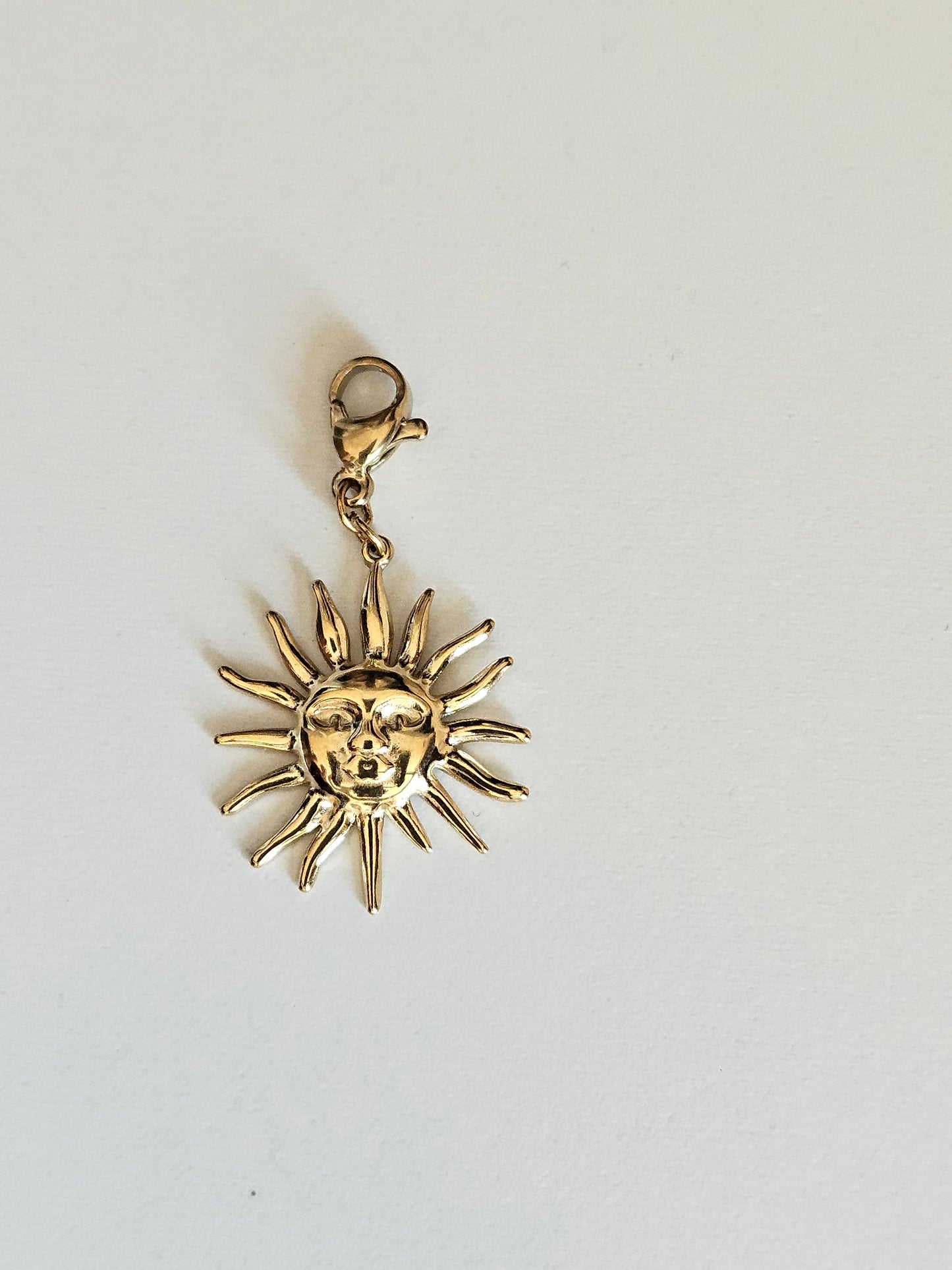 Charms soleil doré