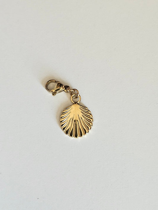 Charms coquillage doré